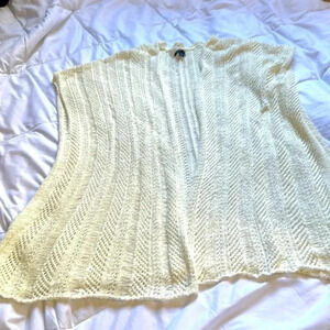 American Eagle off white sleeveless cardigan size medium